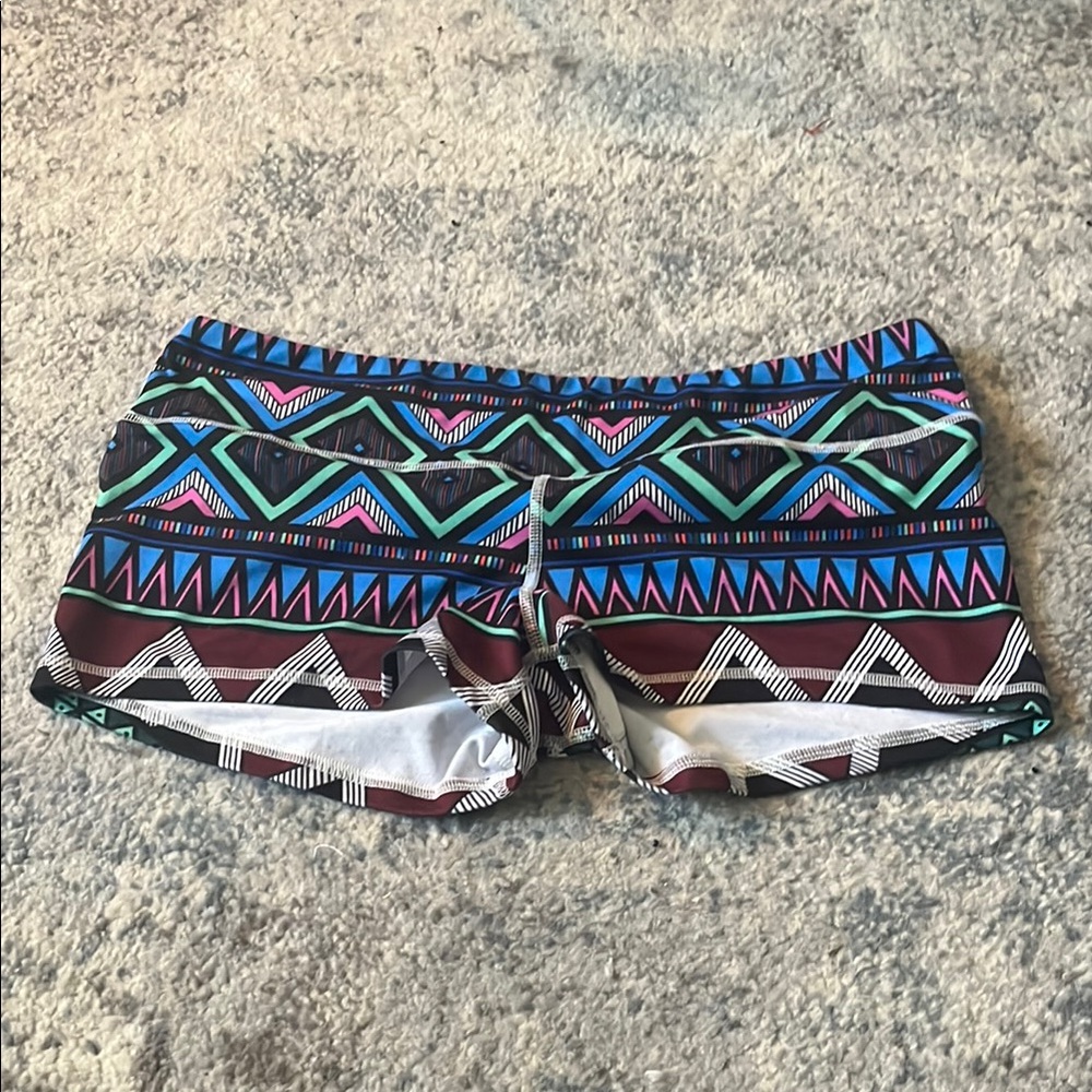 Fleo Tribe Vibes shorts - size XL - 2.5” inseam